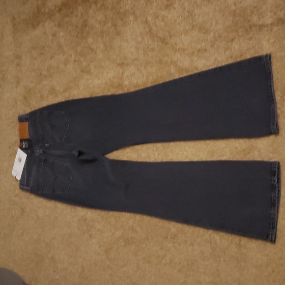 NWT Levi's 70's High Rise Flare Jeans - Picture 13 of 13